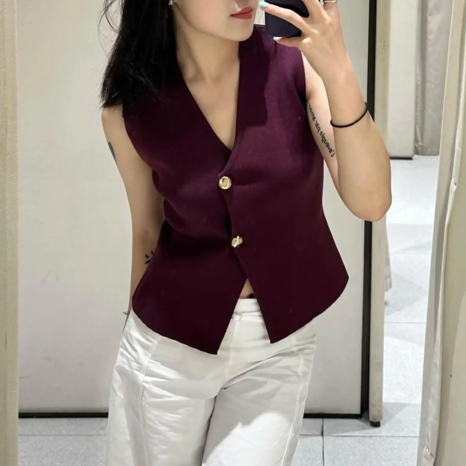 FindThy Womens Cropped Knit Vest V Neck Button Up Solid Color Sleeveless Gilet Tank Tops