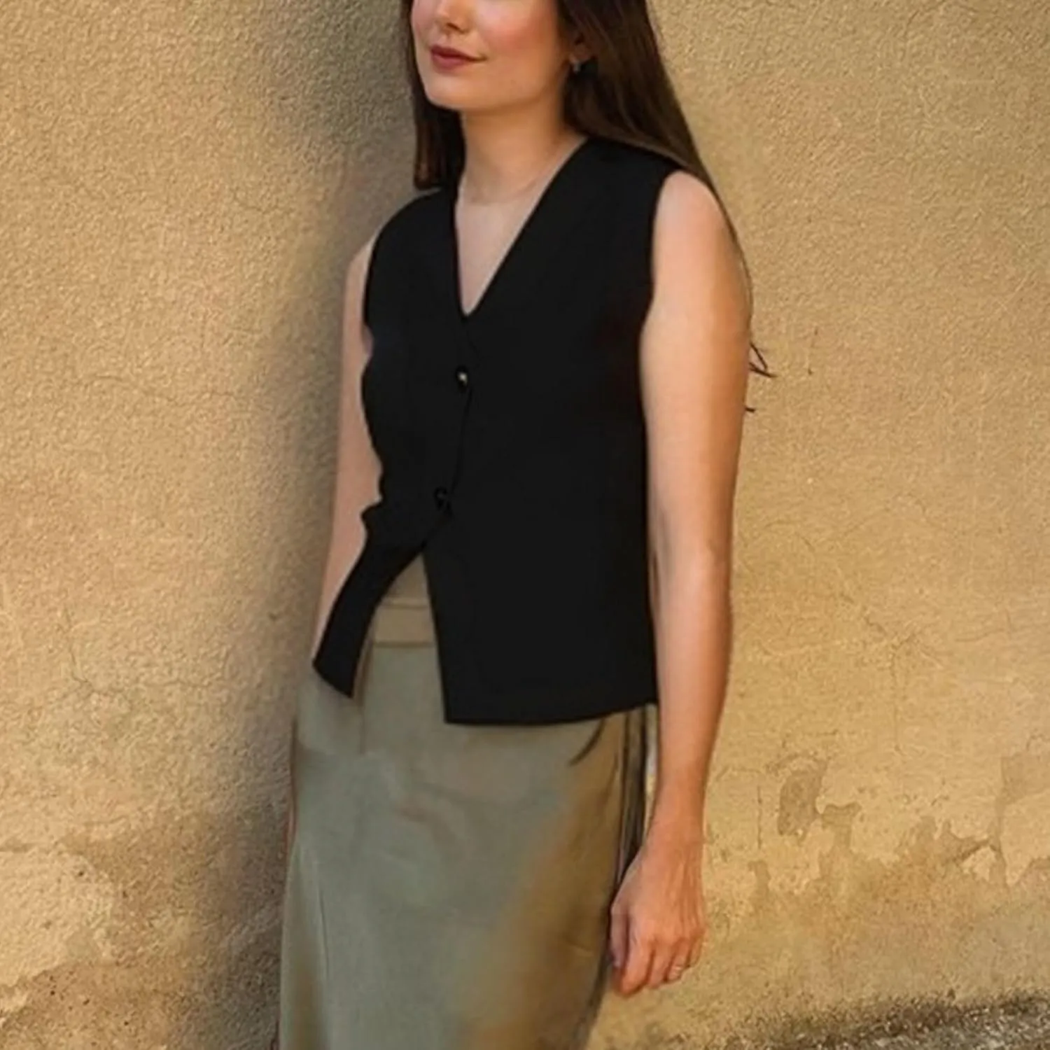FindThy Womens Cropped Knit Vest V Neck Button Up Solid Color Sleeveless Gilet Tank Tops