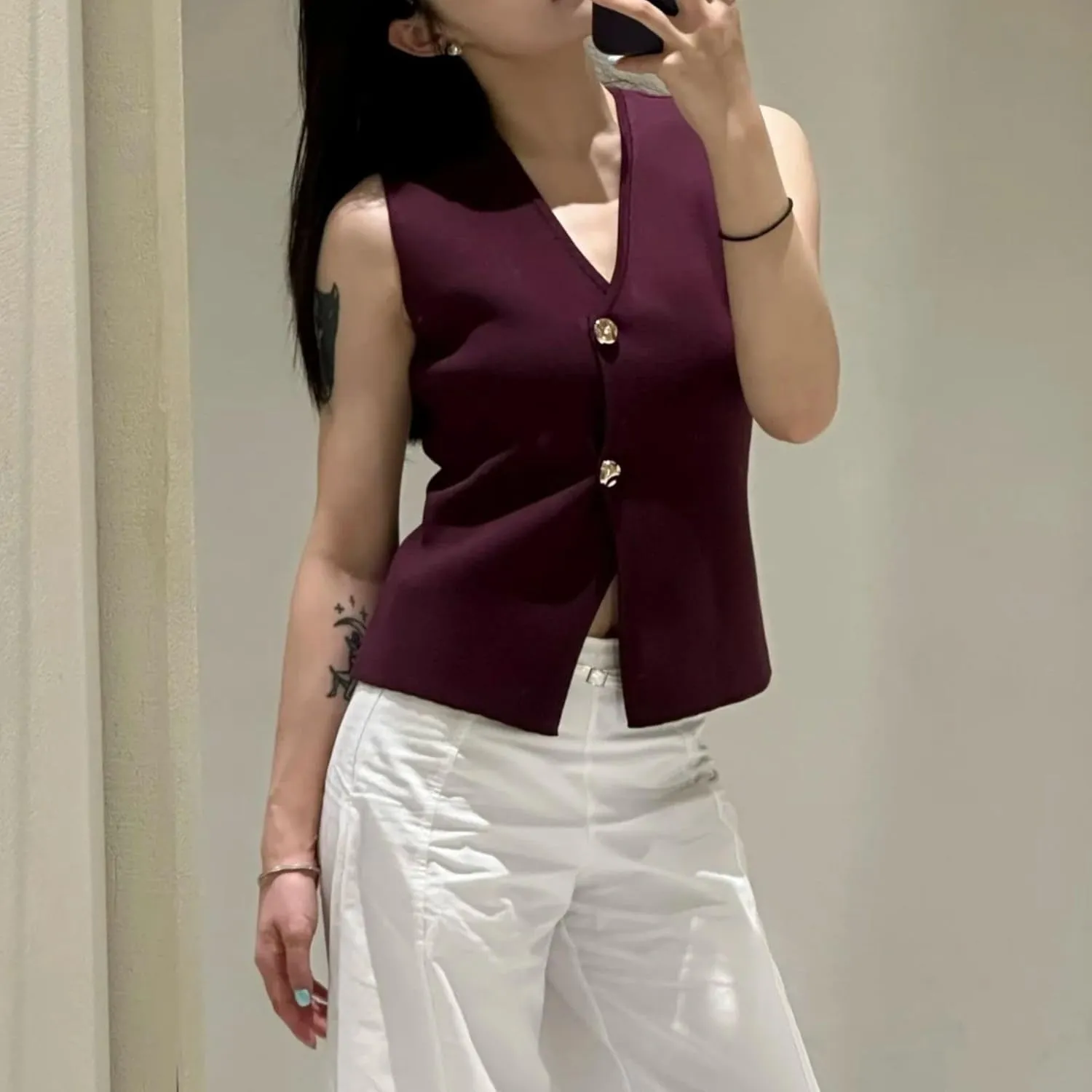 FindThy Womens Cropped Knit Vest V Neck Button Up Solid Color Sleeveless Gilet Tank Tops