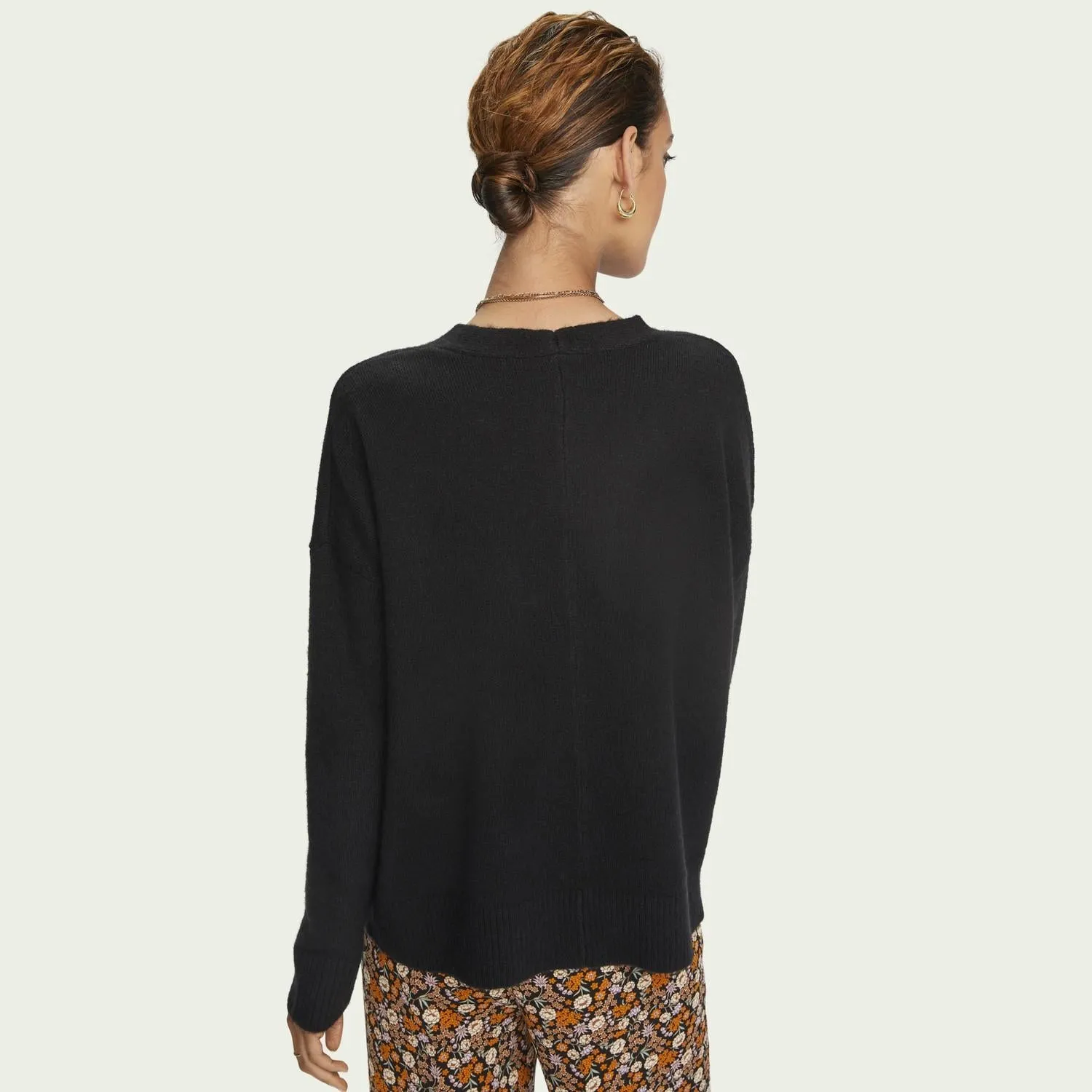 Fuzzy V-Neck Pullover (Black)